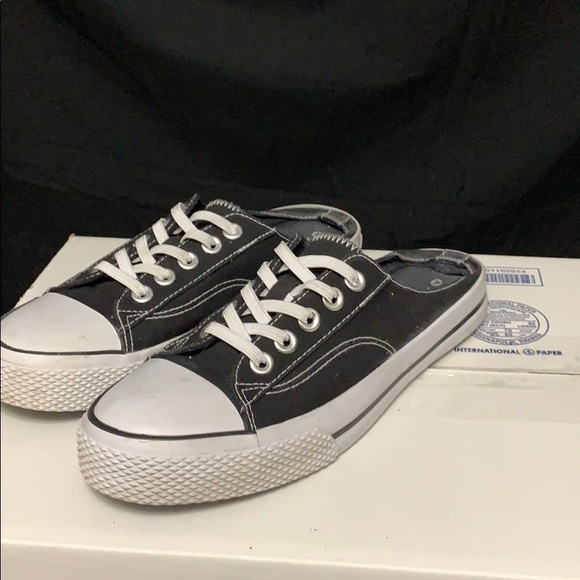 Women’s Airwalk slide on mules